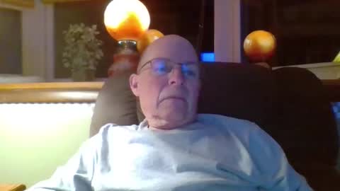 aguynrkfrd online show from April 29, 9:35 am