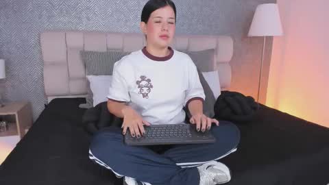 Ahmara  online show from February 18, 11:39 am