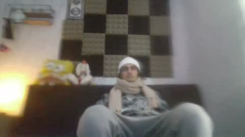 Snapshot of ahbehbi12 chatting on December 21, 7:45 am ahbehbi12 online show from December 21, 7:45 am