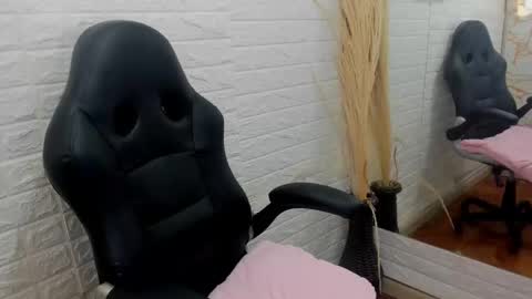 Snapshot of ahisha09 chatting on December 5, 2:00 pm Ahisha online show from December 5, 2:00 pm