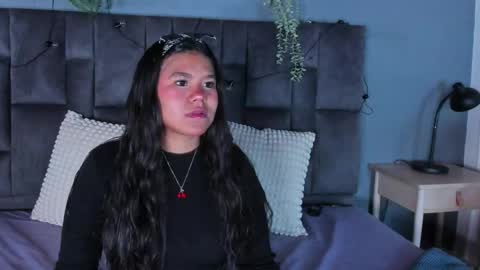 Snapshot of ahslyevans__ chatting on May 31, 11:39 am AHSLY online show from May 31, 11:39 am