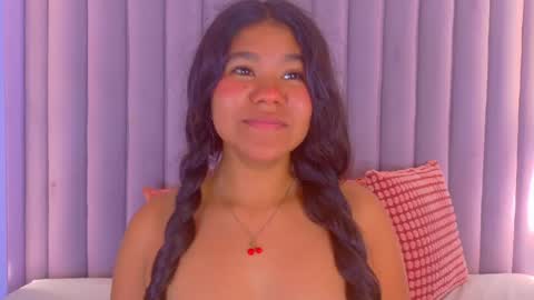 Snapshot of ahslyevans__ chatting on June 4, 9:10 pm AHSLY online show from June 4, 9:10 pm