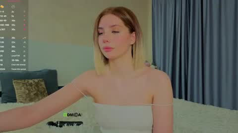 ai__chan online show from April 12, 4:23 pm