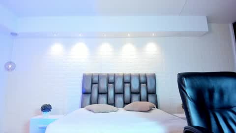 aidajoness online show from April 2, 11:52 am