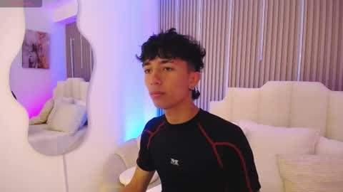 Aiden online show from March 25, 1:06 pm