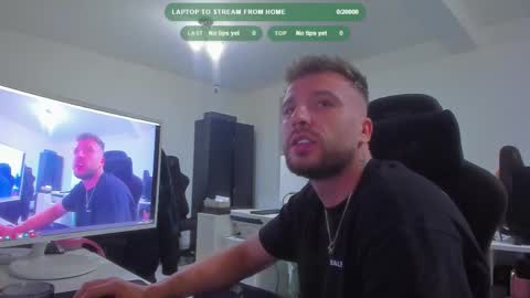 Snapshot of aidenmatthew chatting on October 17, 6:21 pm Aiden online show from October 17, 6:21 pm