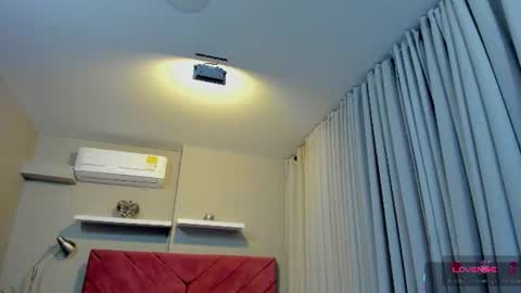Snapshot of ailann_ chatting on July 1, 7:35 pm Alisson online show from July 1, 7:35 pm
