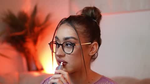  Aileen  online show from March 26, 9:09 pm