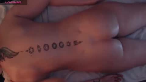 Snapshot of aimeebutton chatting on January 29, 6:39 pm online show from January 29, 6:39 pm