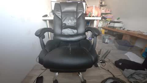 Snapshot of aimkey187 chatting on January 16, 2:21 pm sL4ve187 online show from January 16, 2:21 pm