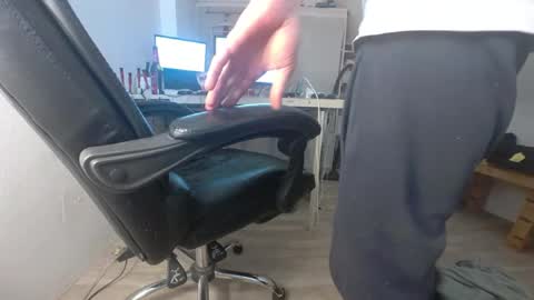 Snapshot of aimkey187 chatting on March 23, 11:03 am sL4ve187 online show from March 23, 11:03 am