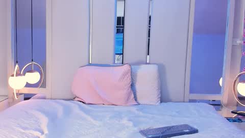 Snapshot of ainoanoire chatting on February 2, 12:26 pm online show from February 2, 12:26 pm