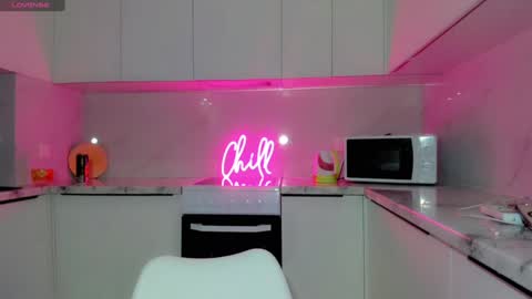 Snapshot of aira_vi chatting on December 3, 11:02 pm Aira online show from December 3, 11:02 pm