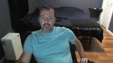 Snapshot of airbornelunsford39 chatting on January 7, 12:34 am Daddy online show from January 7, 12:34 am