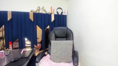 Snapshot of aisha_hotts777 chatting on April 24, 3:53 am Aisha online show from April 24, 3:53 am
