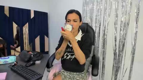 Snapshot of aisha_hotts777 chatting on June 5, 7:52 pm Aisha online show from June 5, 7:52 pm