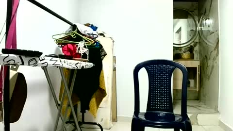 Snapshot of aisha_koswell3 chatting on June 25, 2:43 pm aisha koswell3 online show from June 25, 2:43 pm