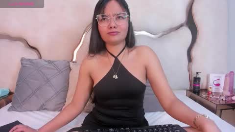 Snapshot of aisha_leenss chatting on February 24, 2:59 pm Aisha online show from February 24, 2:59 pm