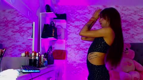 Snapshot of aisha_sex222 chatting on May 18, 5:02 am aisha_sex222 online show from May 18, 5:02 am