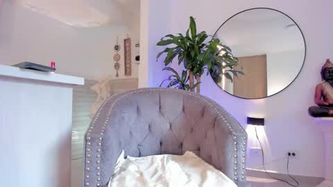 Aisha online show from February 9, 5:17 pm