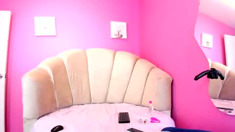 Snapshot of aishasounders chatting on December 12, 12:05 am aishasounders online show from December 12, 12:05 am