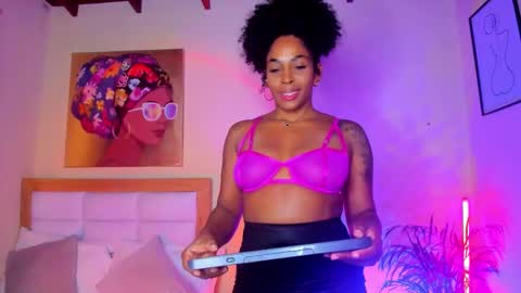 Snapshot of aitana_brown chatting on February 3, 10:04 pm Aitana Brown online show from February 3, 10:04 pm