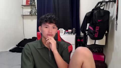 Snapshot of aj_daksxx chatting on August 4, 2:48 am aj_daksxx online show from August 4, 2:48 am