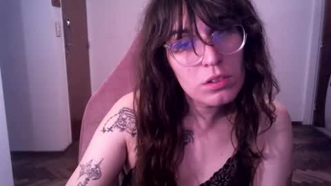 Snapshot of akamedolle chatting on November 14, 4:33 am Veronica Akame 3 online show from November 14, 4:33 am