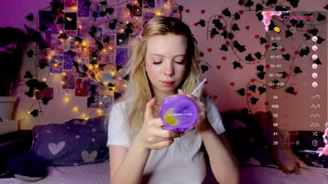 Akari online show from April 11, 3:33 am