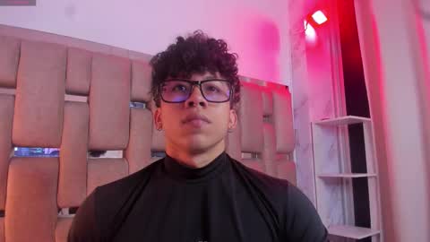 akazaboy online show from November 4, 5:50 am