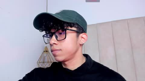 akazaboy online show from April 17, 8:23 pm