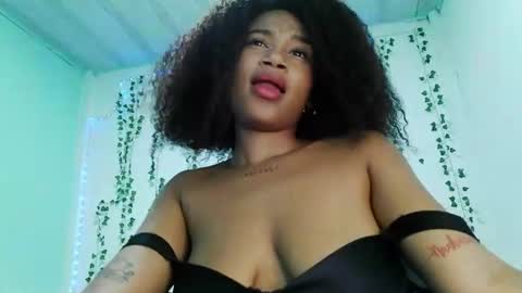 akemy_saunderz online show from July 19, 3:10 am