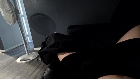 akfx202 online show from April 21, 5:28 pm