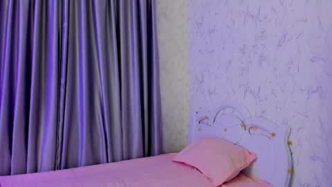 Snapshot of akino_hen chatting on November 26, 3:35 pm Kim online show from November 26, 3:35 pm