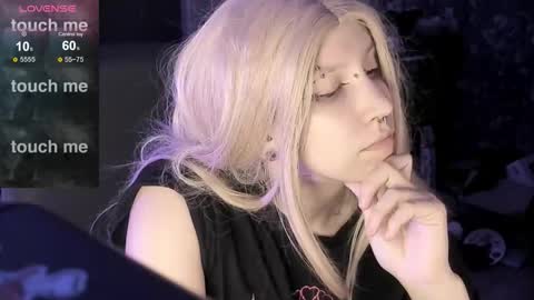 Snapshot of akira_ivyy chatting on September 25, 8:23 pm Akira online show from September 25, 8:23 pm