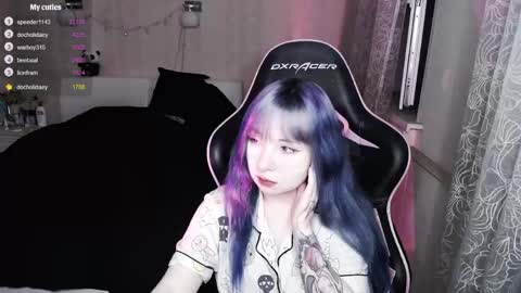 akirahartyx online show from March 30, 4:30 pm