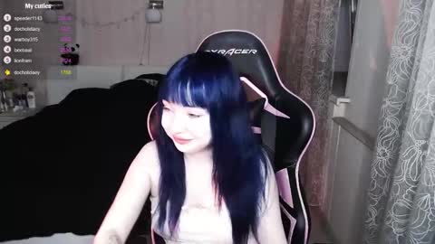 akirahartyx online show from April 3, 4:38 pm