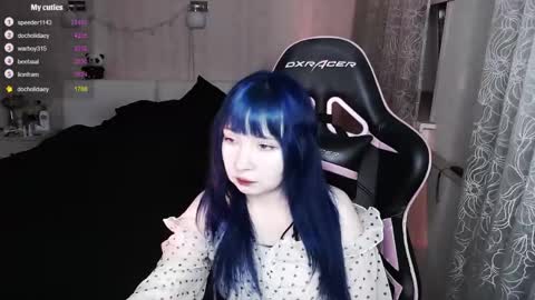 akirahartyx online show from April 12, 4:12 pm