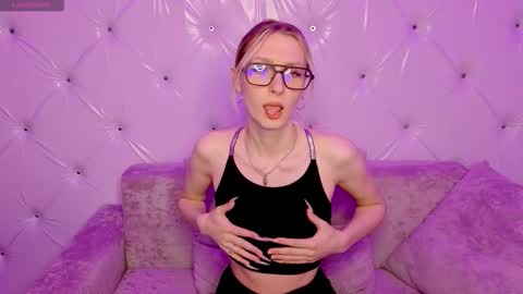 akiro_kim online show from February 25, 2:32 am