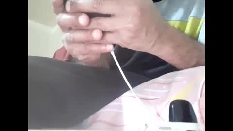 Snapshot of akram_40 chatting on May 26, 10:17 pm Brown arab man online show from May 26, 10:17 pm