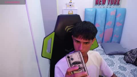 Akyra latin online show from April 2, 4:43 am