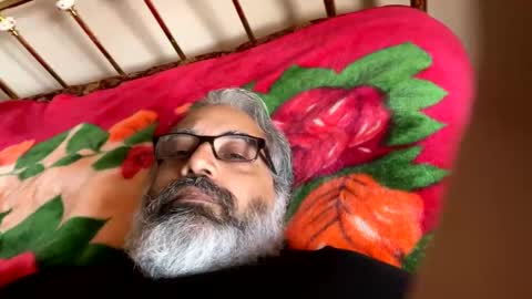 Snapshot of aladdin31673 chatting on March 1, 10:10 pm aladdin31673 online show from March 1, 10:10 pm