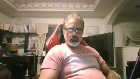 Snapshot of aladdin31673 chatting on November 15, 3:04 am aladdin31673 online show from November 15, 3:04 am