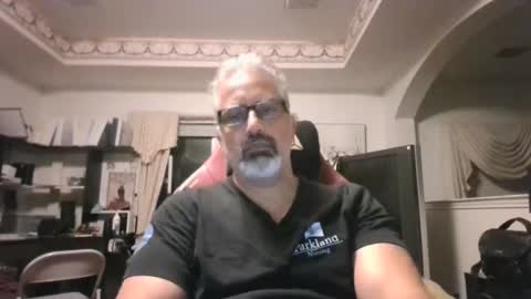 Snapshot of aladdin31673 chatting on December 18, 2:17 am aladdin31673 online show from December 18, 2:17 am