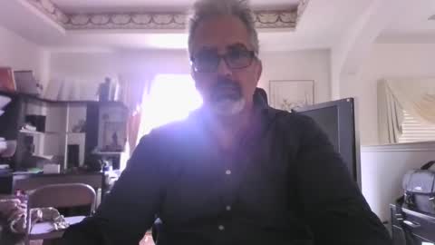 Snapshot of aladdin31673 chatting on December 21, 5:20 pm aladdin31673 online show from December 21, 5:20 pm