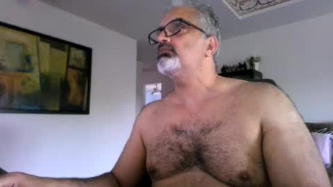 Snapshot of aladdin31673 chatting on June 27, 12:48 am aladdin31673 online show from June 27, 12:48 am