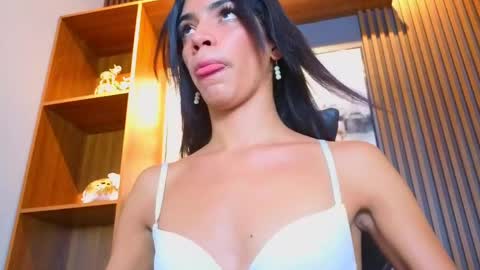 Snapshot of alahia__rodriguez chatting on May 2, 7:41 pm Alahia Rodriguez online show from May 2, 7:41 pm
