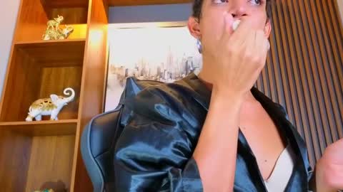 Snapshot of alahia__rodriguez chatting on May 15, 3:52 pm Alahia Rodriguez online show from May 15, 3:52 pm