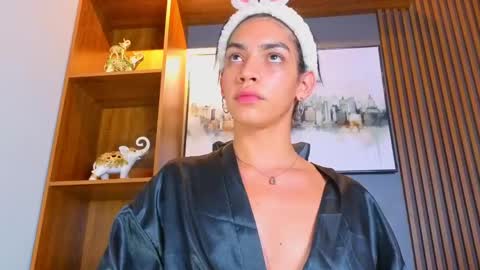 Snapshot of alahia__rodriguez chatting on May 21, 8:27 pm Alahia Rodriguez online show from May 21, 8:27 pm