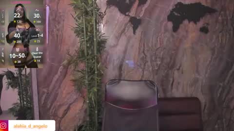 Snapshot of alahia_dangelo_ chatting on April 18, 6:12 pm ALAHIA online show from April 18, 6:12 pm